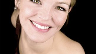 Elin Rombo - aktuell i Kärleksdrycken- utsedd till hovsångerska 