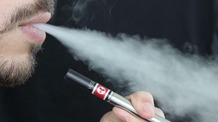 De fria tiderna för e-cigaretter är slut. Från månadsskiftet regleras de i lag och Folkhälsomyndigheten blir ny marknadskontrollmyndighet.