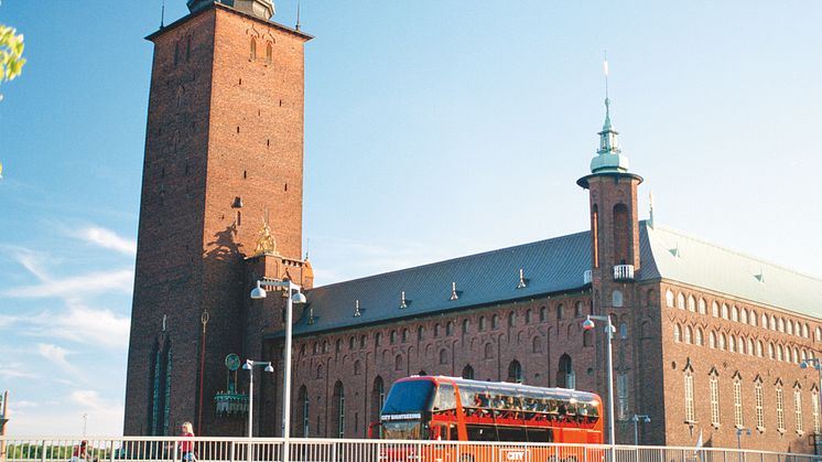 Kombinationsturer med buss och båt