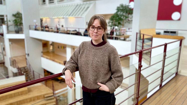Moa Hedström, doktorand vid Umeå universitet, har påbörjat intervjuer med personer i nyckelroller på kommunen under Northvolts etablering i Skellefteå. Foto: Sara-Lena Brännström