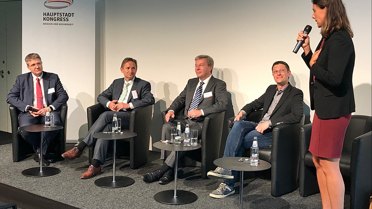 (V.l.n.r.) Thomas Ballast, TK, Dr. Helmut Hildebrandt, OptiMedis, Dr. Manfred Klemm, Gesundheitsnetz Leverkusen, Sebastian Mansow-Model, Motognosis, Jessica Hanneken, apoBank  