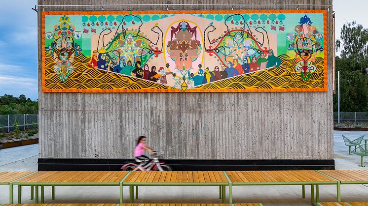 Urban park, Fittja. Långbordet, i samarbete med White Arkitekter. KONSTKUBEN av Fittjabor. Konstnärlig ledare Saadia Hussain, Botkyrkabyggen 2015-2020.