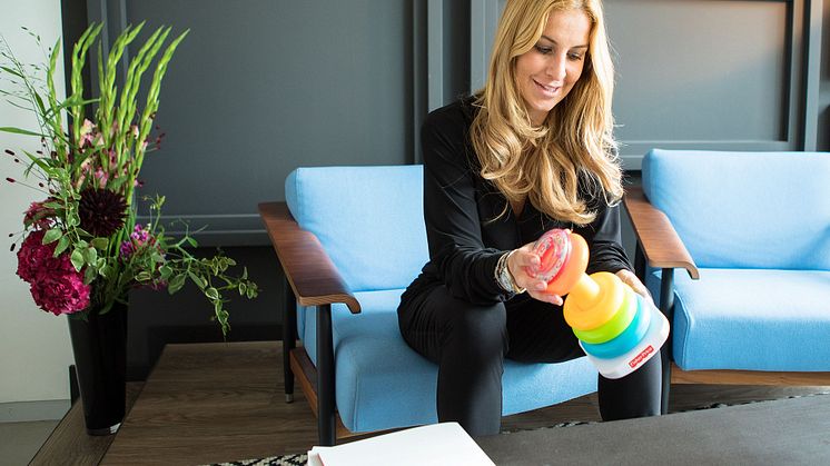 Charlotte Würdig diskutierte beim Fisher-Price Elternbrunch mit anderen Eltern über die täglichen Herausforderungen