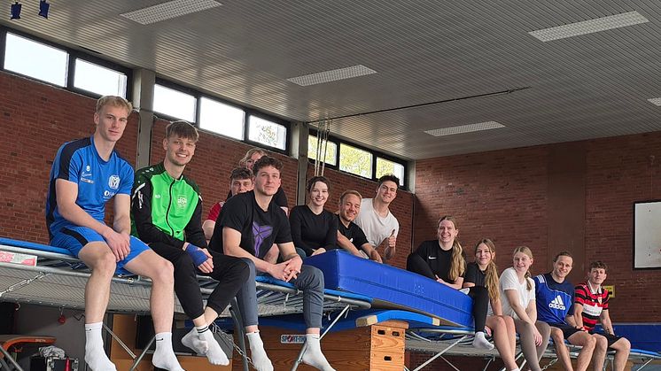 Trampolin im Lehramtsstudium: Kooperation mit dem Deutschen Turner-Bund bringt Basisschein ins Seminar