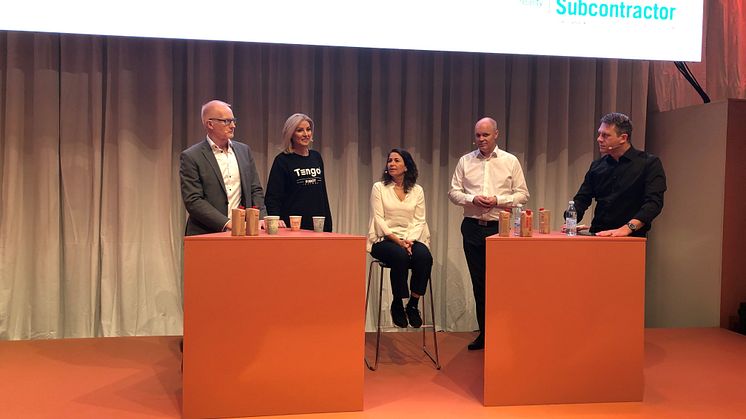 Lennart Hedström, TRR, Elin Öberg Mårtensson, Tengai Unibiased, Robin Teigland, Chalmers, Per Engler, Volvo Car Broup, samt moderatorn Nicklas Bergman på Elmia Subcontractors Direct scen 2019