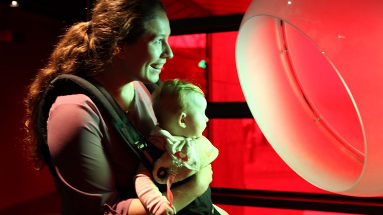 Babyomvisning på Popsenteret