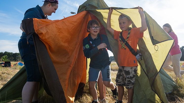 Från vänster: Johanna Karlsson, scoutledare, Sixten Iacobaeus, Vincent Bauer. 