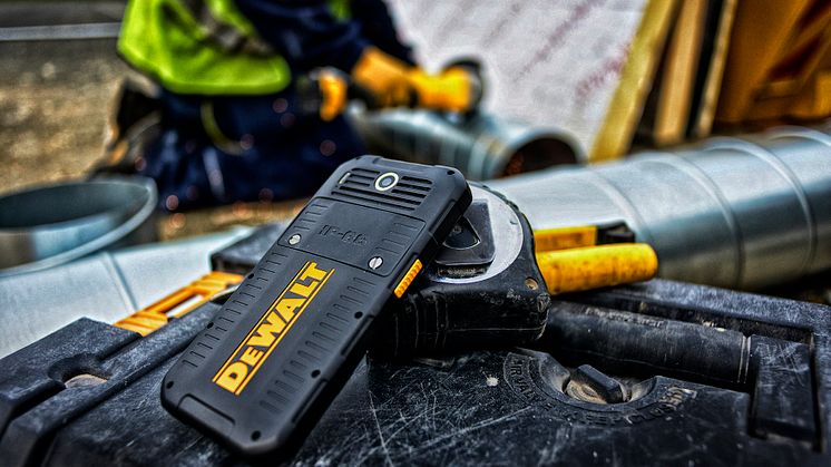 DEWALT tuo kestävän MD501 Android -älypuhelimen pohjoismaisille markkinoille yhteistyössä Global Mobilen ja Ingram Micron kanssa