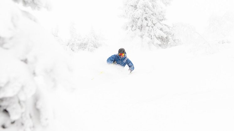 Anders Backe testet nysnøen i Trysil i helga. Foto: Ola Matsson