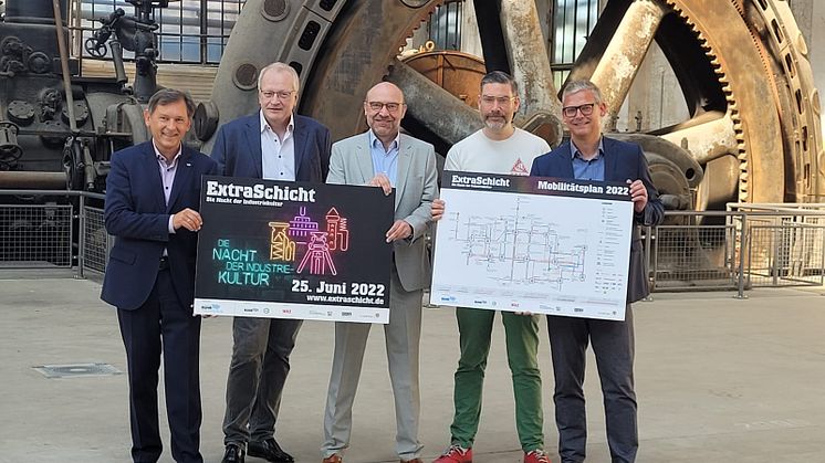 Dr. Frank Dudda (Vorsitzender der Verbandsversammlung des RVR), Robert Laube (Museumsleiter LWL-Industriemuseum Henrichshütte), Axel Biermann (Geschäftsführer RTG), Tim Tilgner (Studioleitung SNA) und Dino Niemann (stellv. Pressesprecher VRR)
