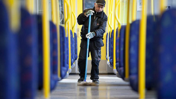 Från och med den 9 april utför MTR Tunnelbanan AB städning och klottersanering i fordon och depå. (Foto MTR)