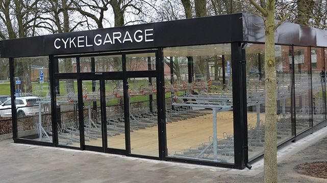Kristianstads kommun har byggt ett cykelgarage i norra Tivoliparken.