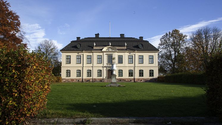 Ny guide om Slotts- och herrgårdsmijlöer i appen Upptäck historien. Här Sturehovs slott i Botykyrka kommun. Foto: Jenny Bergensten.