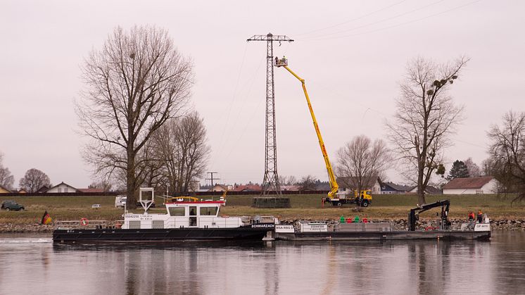 Niederalteich_Abbau_Gittermast_Bojenleger