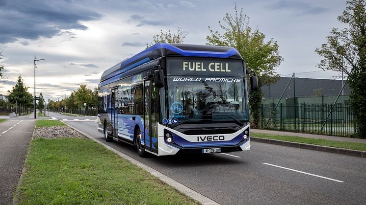 The world premiere of the IVECO E-WAY H2, the brand-new fuel cell city solution, completes the IVECO BUS carbon-free range.