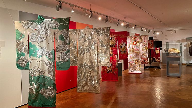 Der Duft der Kirschblüte Kimonos (c) ASL Schlossbetriebe gGmbH.jpg