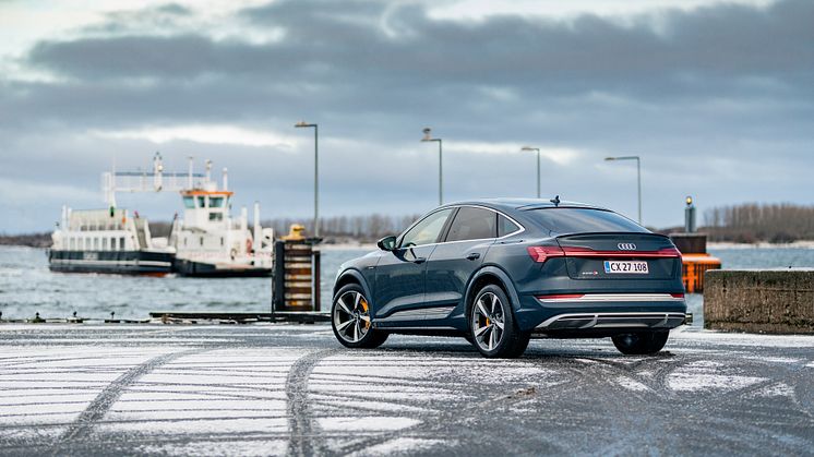 Audi e-tron S Sportback (Plasmablå)