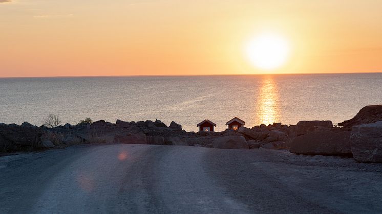 DEST_SWEDEN_OLAND_SUNSET_SEA_GettyImages-1152378093_Universal_Within usage period_84713