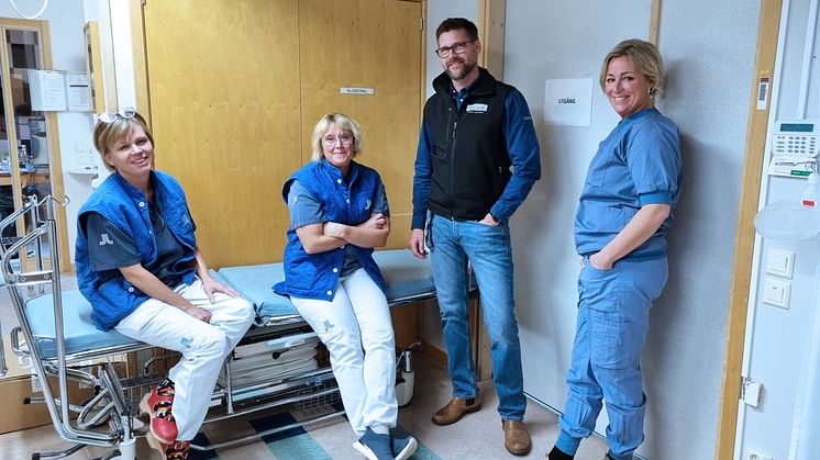 Enhetscheferna Katarina Sjöstrand och Kristina Jäderqvist, tillsammans med Robert Magnusson från Locum AB och endoskopist Saga Melin.