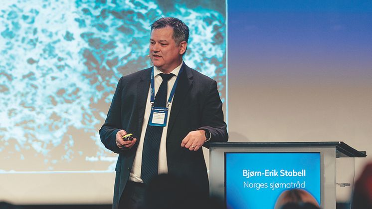 Bjørn-Erik Stabell på scenen - og klar for nytt oppdrag i Sjømatrådet