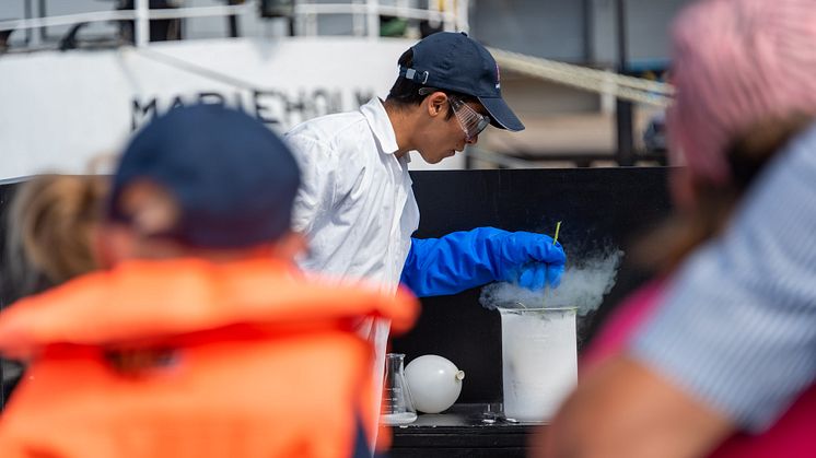 Maritiman på experimentturné till sommarlediga barn