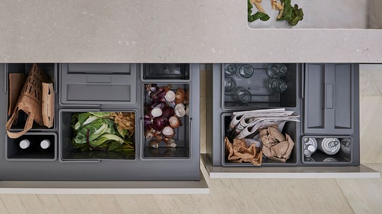 Utöver matavfall och frukt och grönsaksskal är det vanligast att sortera plast (42 procent), konservburkar (41 procent) och glas (41 procent) i köket.  