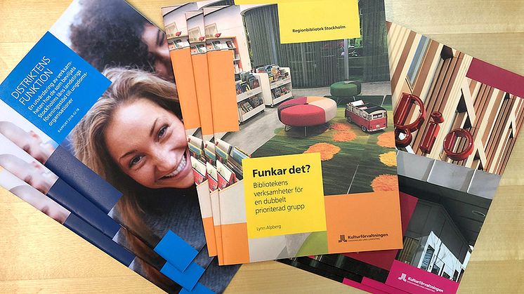 Syntolkning: tre av kulturförvaltningens rapporter ligger uppradade bredvid varandra.