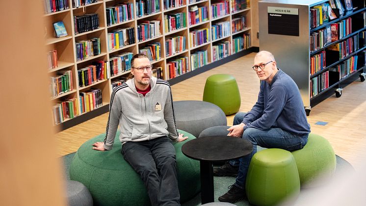 Möt Erik Rimsten, bibliotekssocionom, och Lars Hilmersson, verksamhetschef för Örebro bibliotek och Örebro kulturskola i ett samtal om Kulturkvarterets trygghetsarbete den 30 april. Foto: Karin Wilkens.