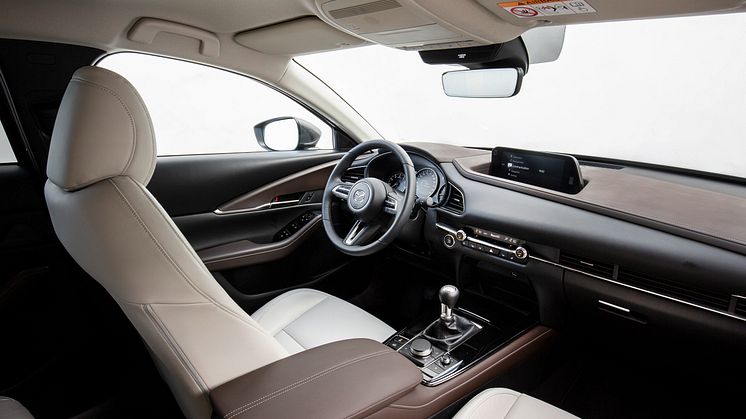 Mazda_CX-30_Girona2019_Interior_25_white_leather_Skyactiv-X_model_hires