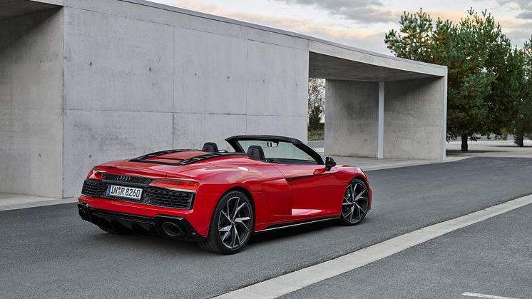 Audi R8 V10 RWD Spyder (Tangorød)