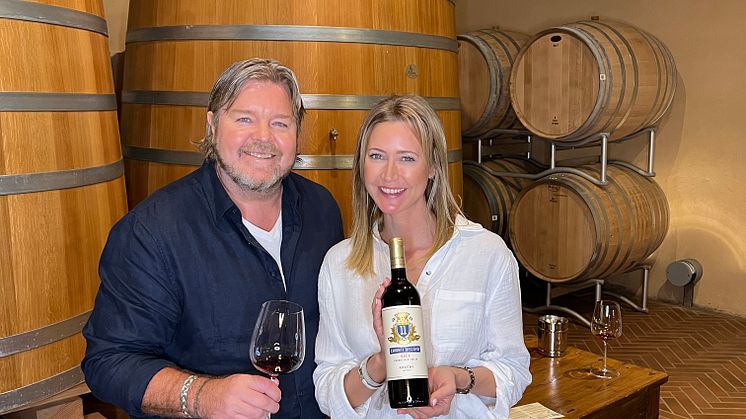 No11_Catarina och Tomas hos Cecchi_vinkällare.jpg