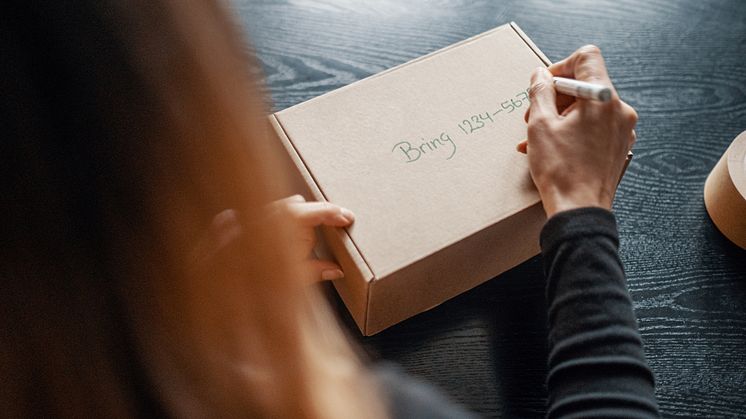 Mange danskere vil have svært ved at få råd til at købe julegaver i år. Bring og Reshopper starter en julegaveindsamling for at støtte økonomisk trængte børnefamilier.