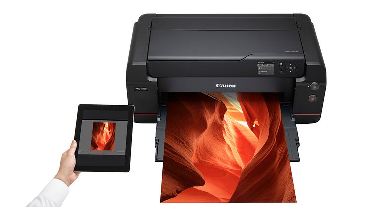 imagePROGRAF PRO-1000 Mobile Printing LIFESTYLE