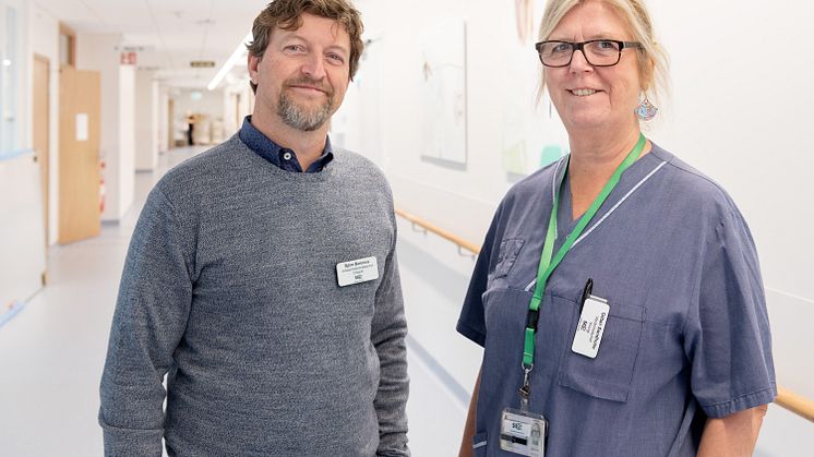 Björn Barenius, verksamhetsområdeschef ortopedi på Södersjukhuset och Birgitta Sandholm, arbetsgruppledare för klinisk driftsättning i nya vårdbyggnaden på Södersjukhuset. Foto: Clas Fröhling, Fotogruppen Södersjukhuset