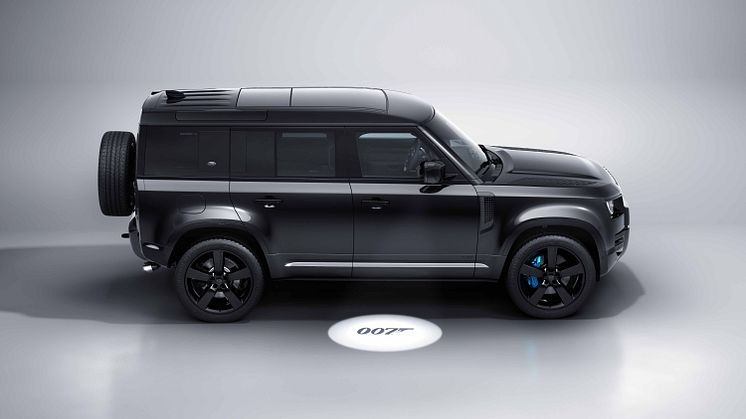 Defender V8 - BOND, No Time to Die