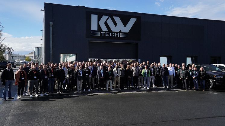 KW-Group-Dealer-Day-Group-Photo-2_low.jpg
