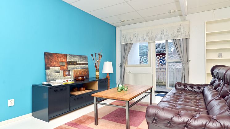 Bo utanför boxen - etta till salu med egen uteplats en timme från Stockholm city för 85 000 kronor