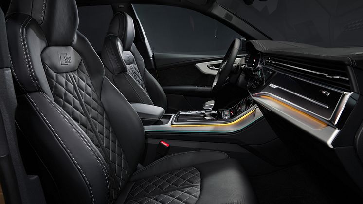 Audi Q8 interiør (Sakhirguld)
