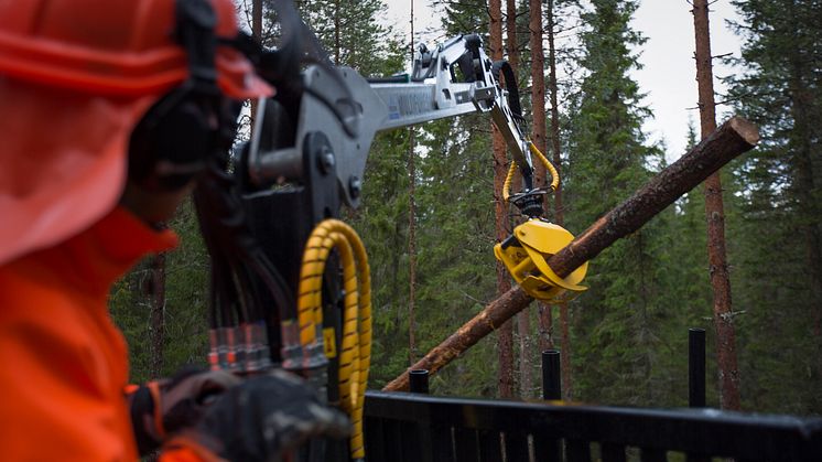 Trejon Multiforest vagn MF60 och vikkran V4300