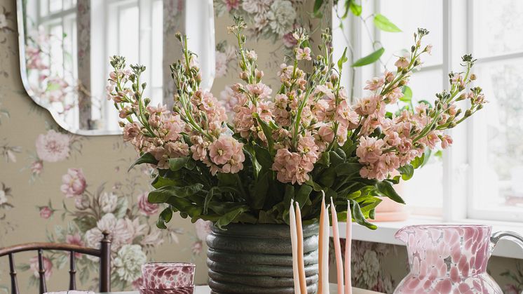 FloralCharm-2_Image_Roomshot_Livingroom_Item_4250_PR