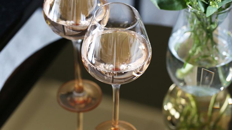 Rosefargede glass Odyssé Hadeland Glassverk