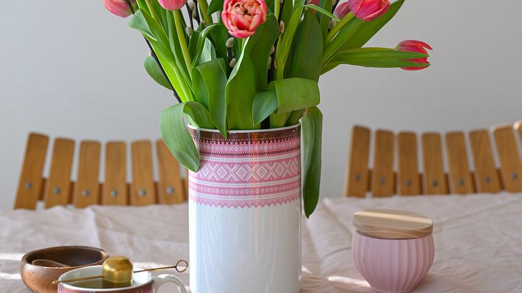 Vase og kopp fra Porsgrunds Porselænsfabrik
