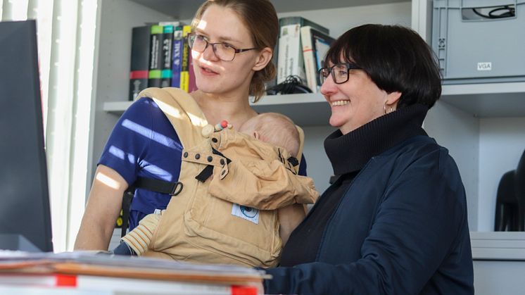 Vereinbarkeit von Beruf und Familie vorleben | Arbeiten mit Kleinkind an der Universität Vechta 