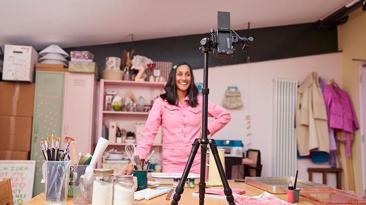 Canon EOS R50_lifestyle-studio-content-creation