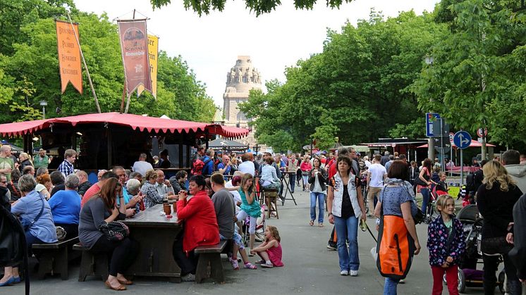 Leipziger Bierbörse vor dem Völkerschlachtdenkmal (Straße des 18. Oktober)