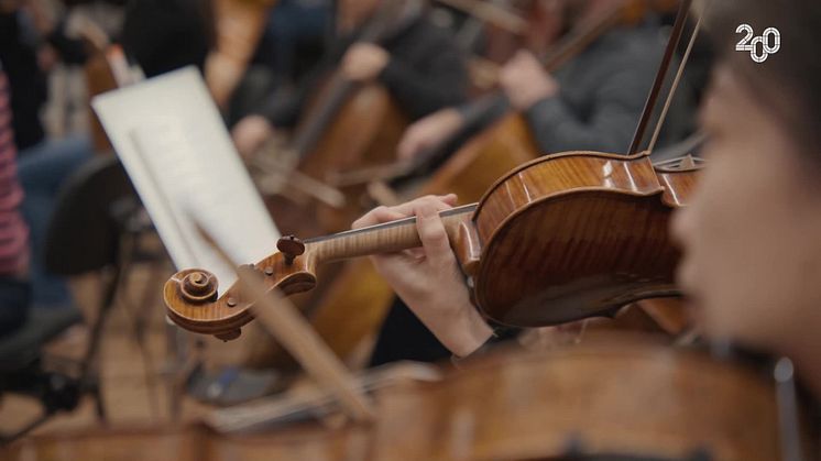 Die Münchner Symphoniker spielen die Sparkassenmelodie
