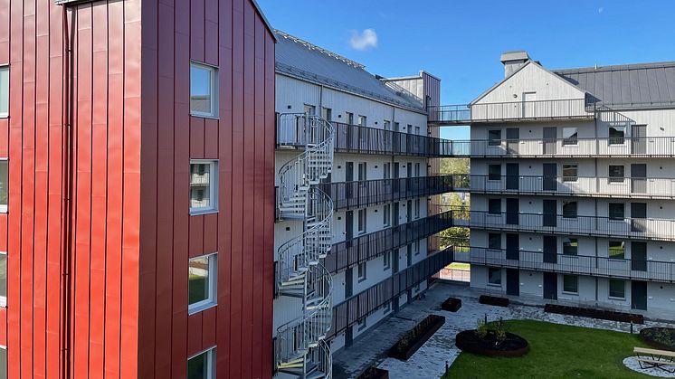 Skivtäckningen på fasaden är ett avancerat pussel