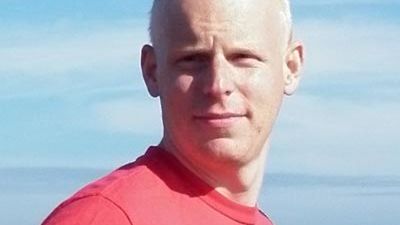 Martin Brodin, industridoktorand vid Högskolan i Skövde, som försvarar sin licentiatavhandling om osäkerhet för mobila enheter.