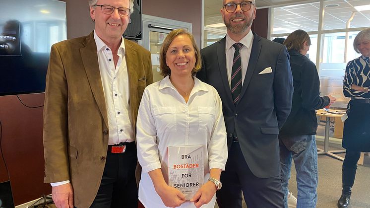  Börje Bjelke, Petra Sandberg och Petter Ahlström på plats i högskolebiblioteket för att berätta om boken.