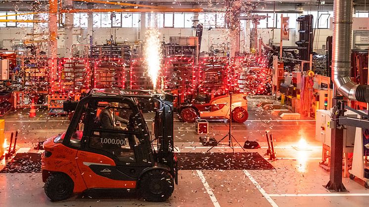 Linde Material Handling når viktig milstolpe – en miljon producerade motviktstruckar 